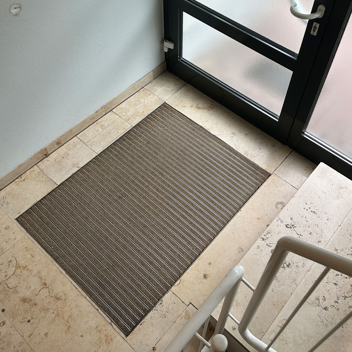 Aluprofilsystem-Rips-beige