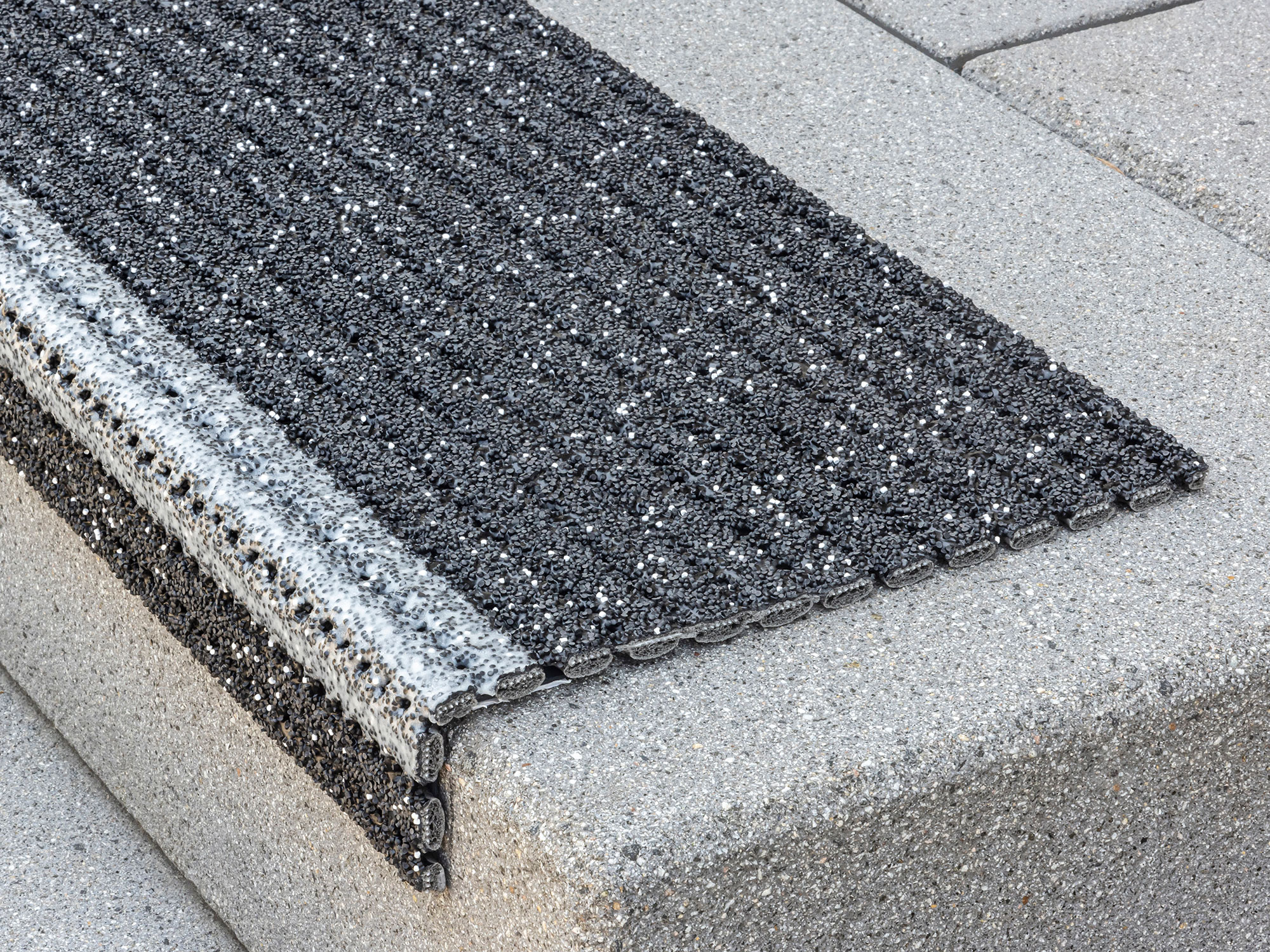 stufenmatte-aussen-zentaurus-anthrazit-1