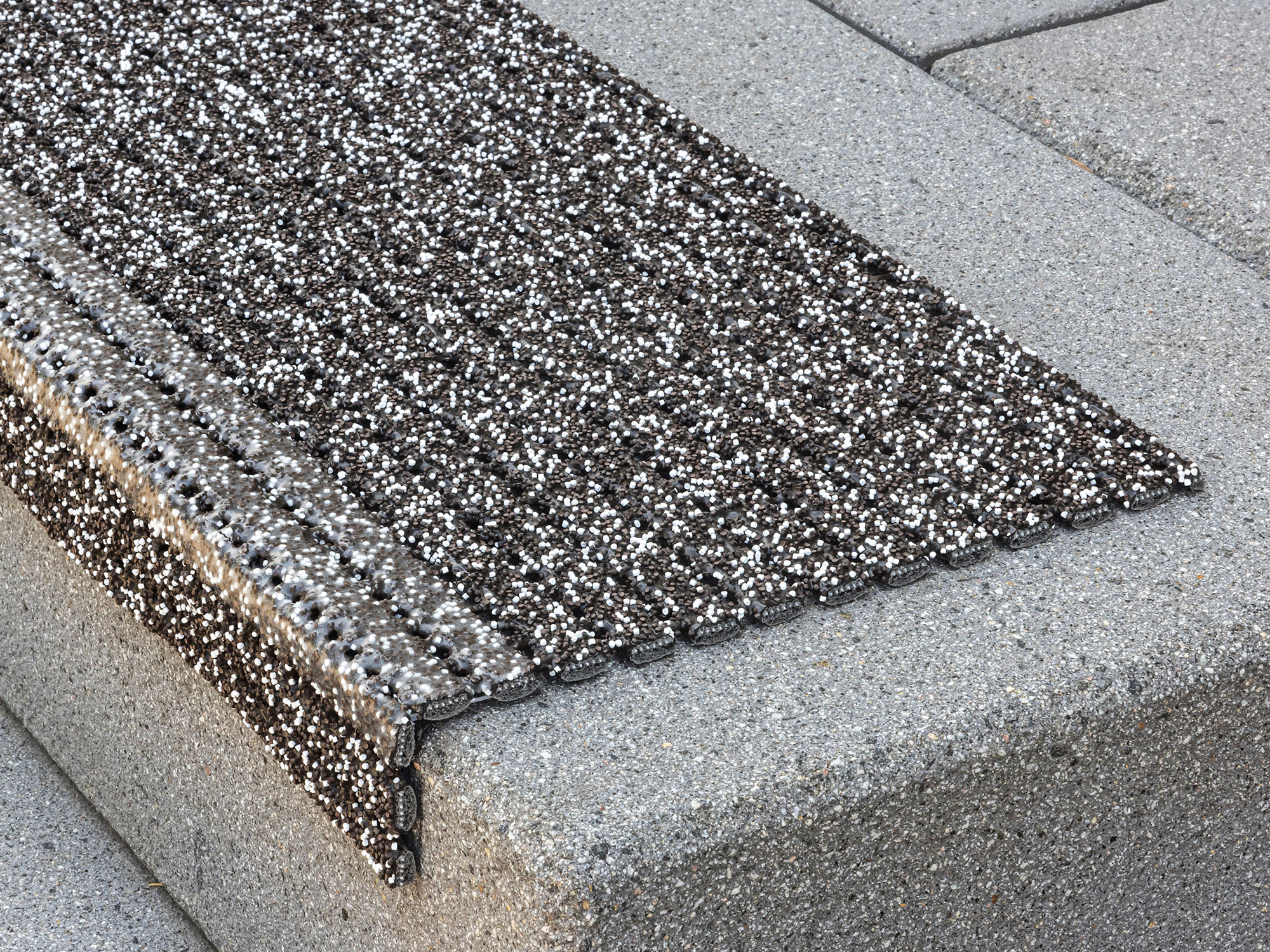 stufenmatte-aussen-zentaurus-braun-1