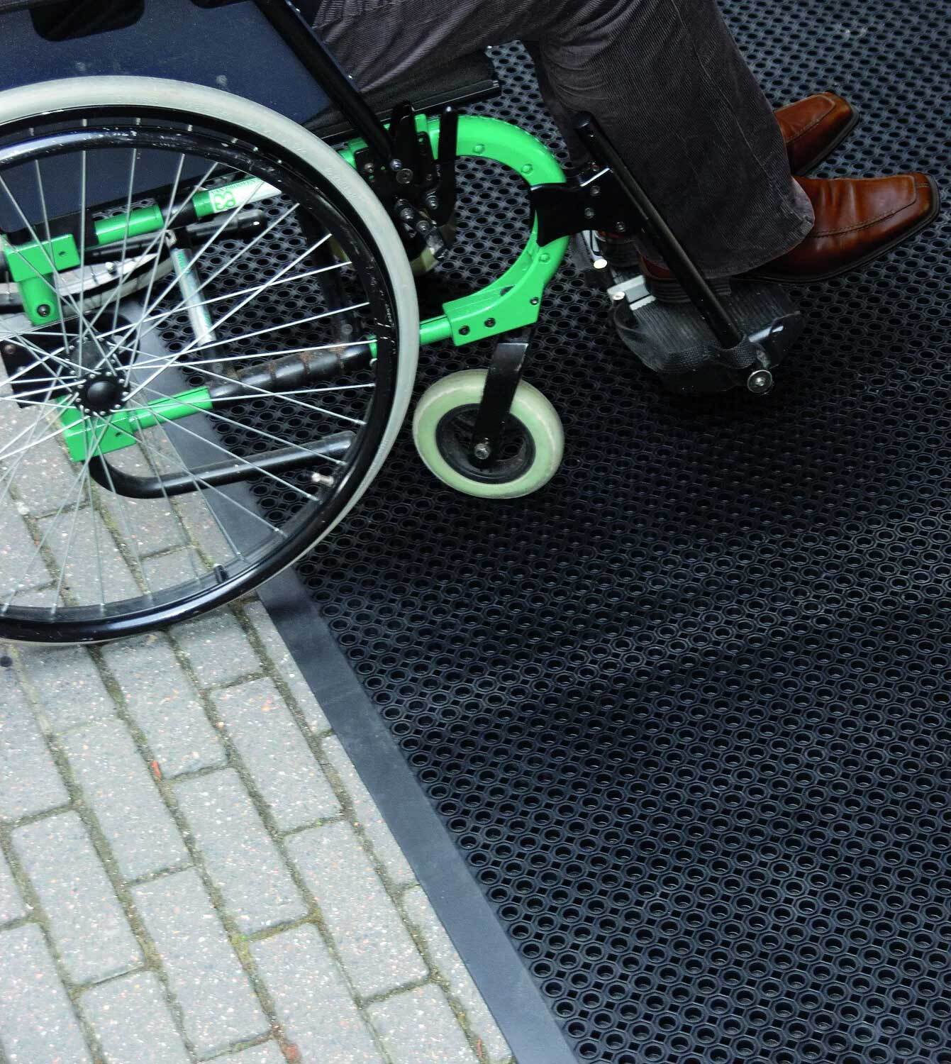 ringgummimatte-umrandung-rollstuhlgerecht