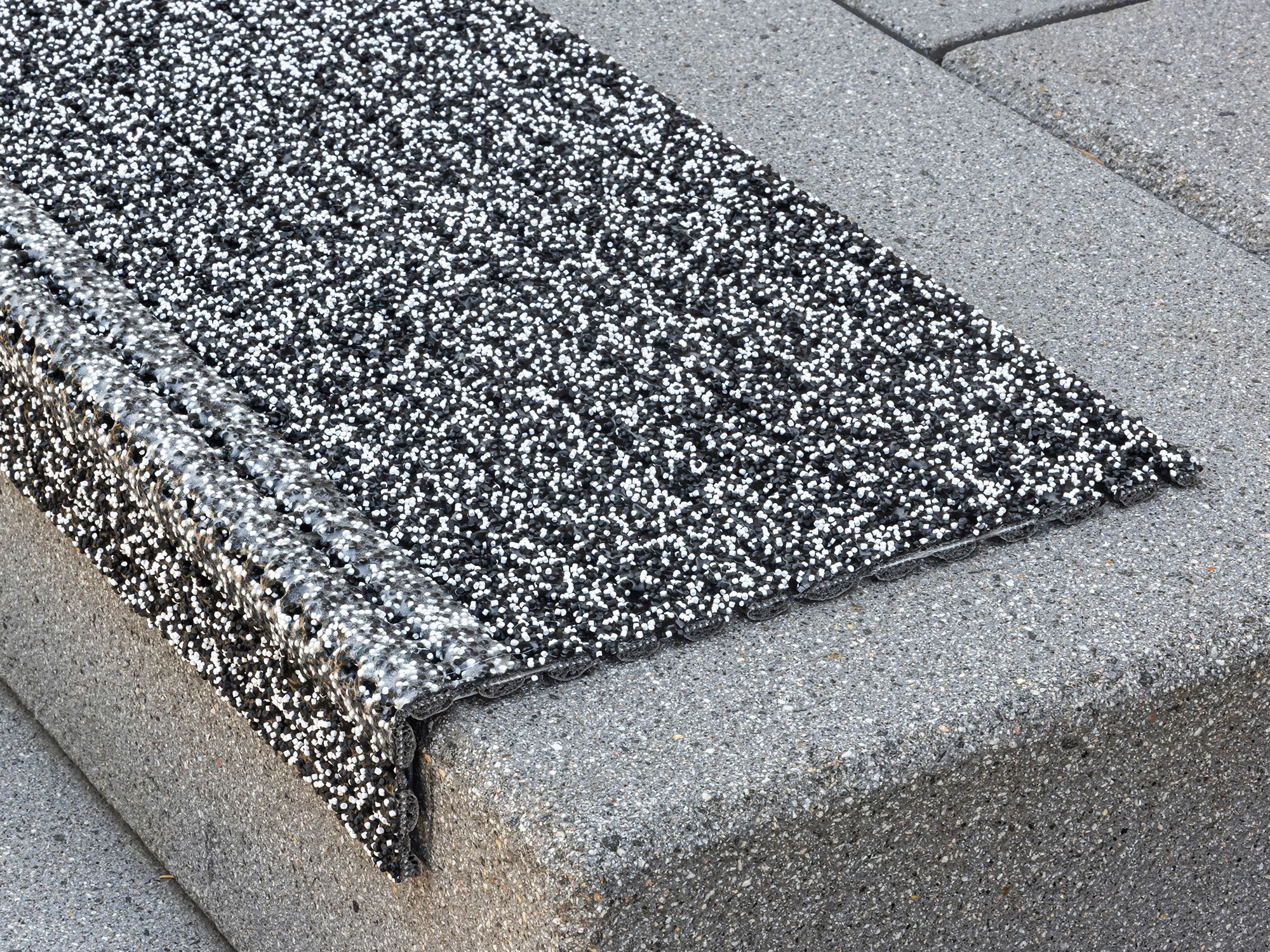 stufenmatte-aussen-zentaurus-grau-1